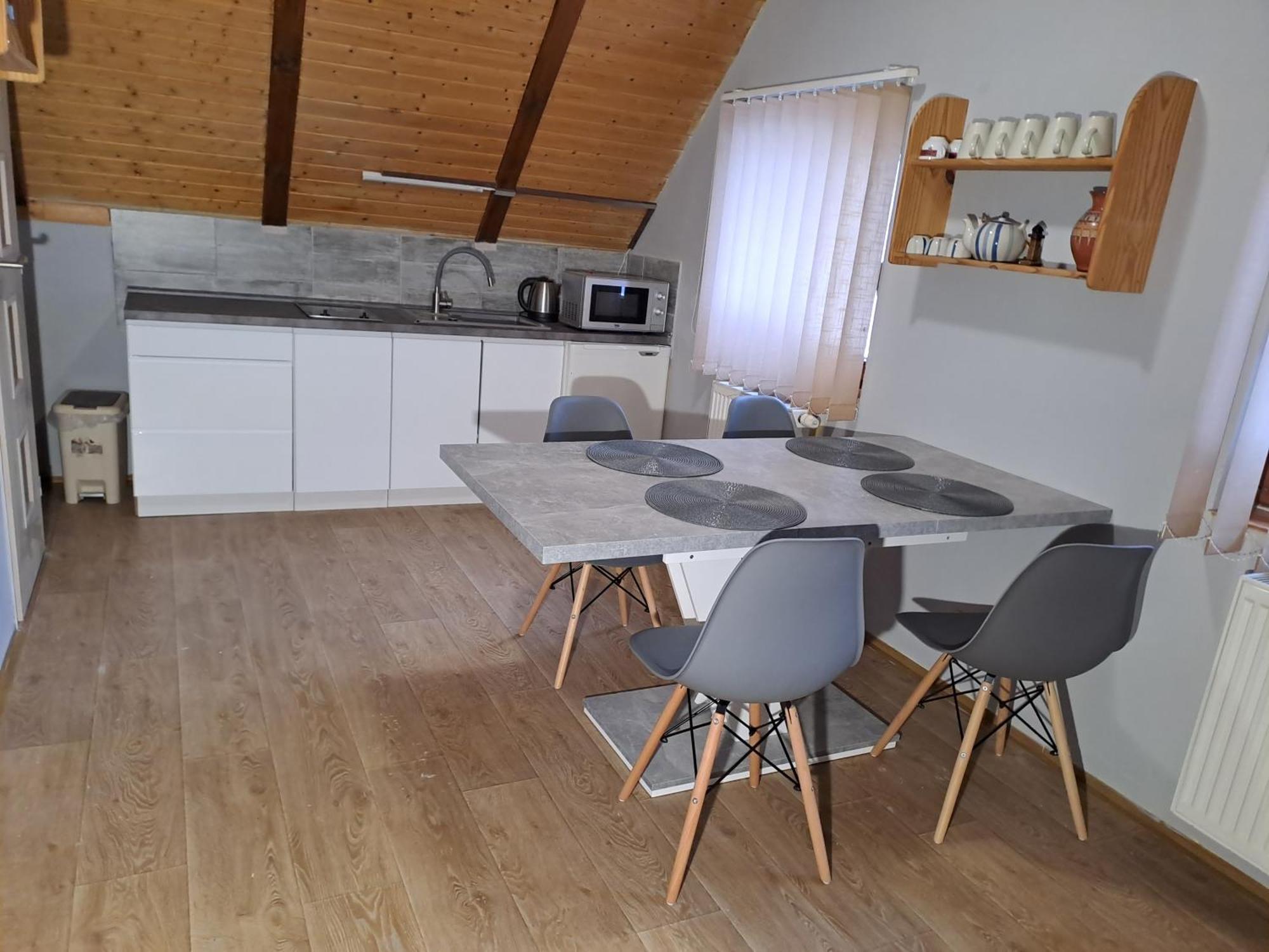 אלברכטיצה ב יזרסקיך הורה Apartman Albrecht מראה חיצוני תמונה
